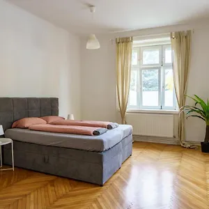 Central Living - Schoenbrunn Вена